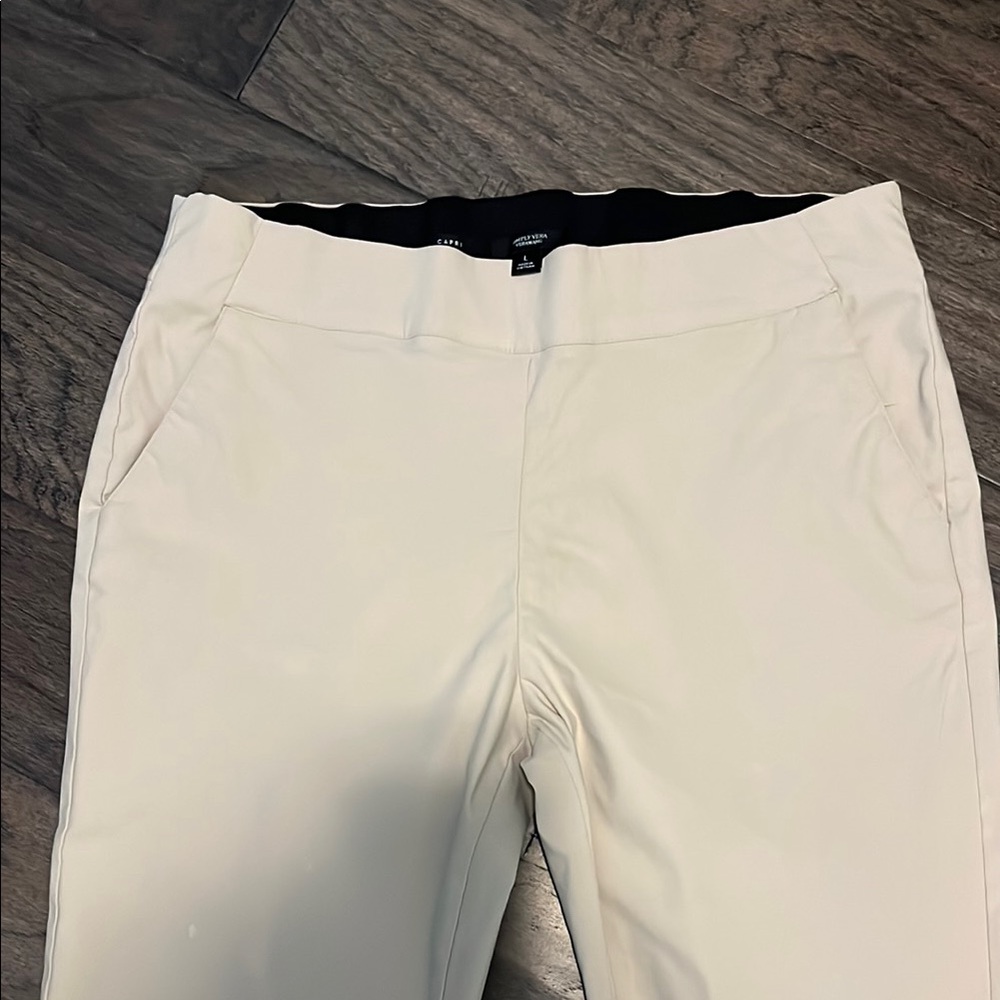 Simply Vera Vera Wang Cream Capris - Picture 2 of 4